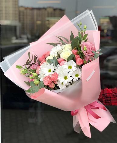 Букет цветов из: Розы, Лизиантусы и Хризантемы в Ильиновской